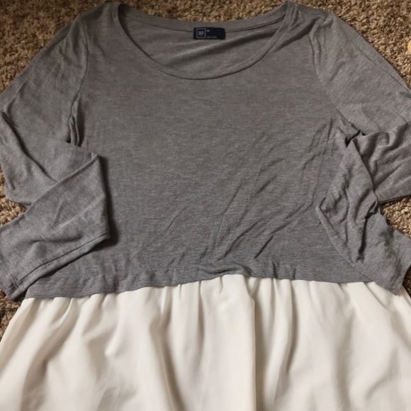 Grey and white Gap tee - Picture 1 of 2